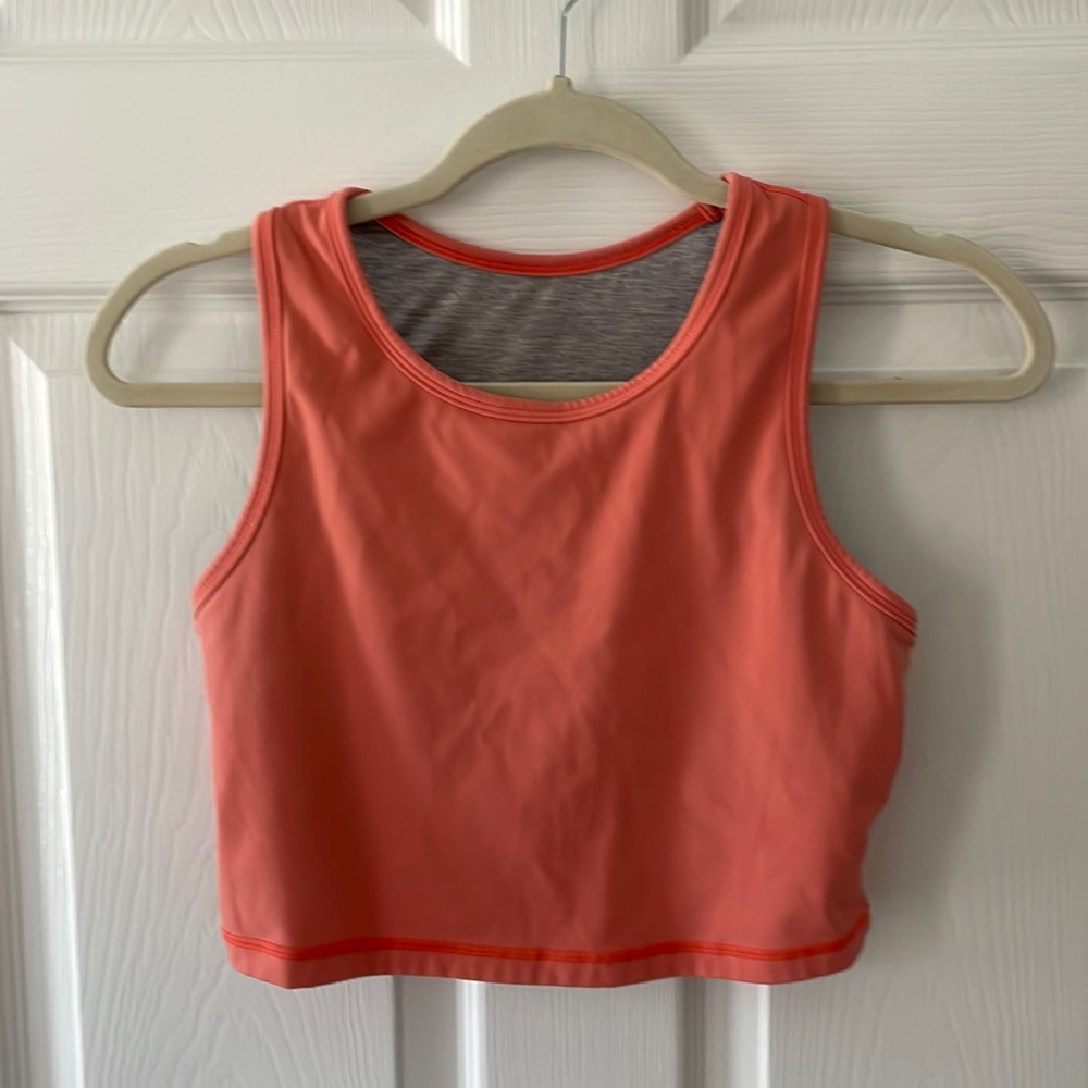 Women’s workout crop top